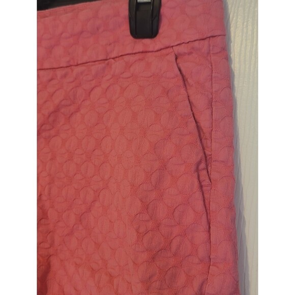 #440 | Pink Salmon Textured Crown & Ivy Scallop Shorts Size 4 - Picture 9 of 13